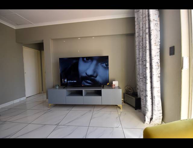 2 BEDROOM APARTMENT FOR SALE IN NORTHGATE